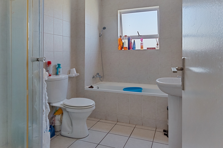 To Let 2 Bedroom Property for Rent in Heritage Park Western Cape